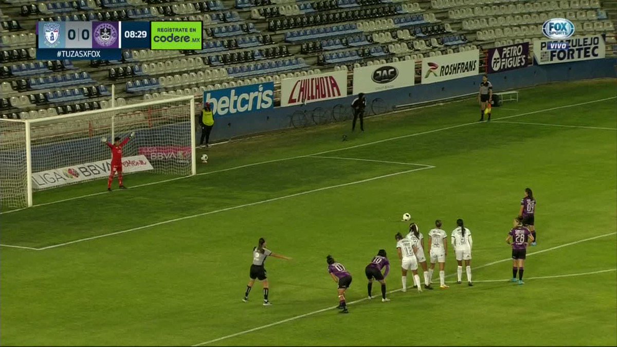 📹#NoTeLoPierdas 

¡¡¡G⚽⚽⚽L!!! Charlyn Corral llegó a las doce anotaciones, desde los once pasos abrió el marcador.🤯

#GritaMéxicoC22 #VamosPorEllas👊🏼