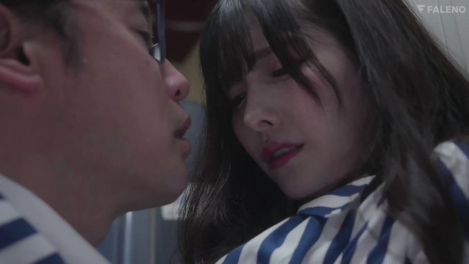 店長に体を求められてしまうが弱みを握られているため断ることができません
体を強引に触られた後は小汚いちん〇を口の奥まで咥えさせられます

挿入だけはダメと嫌がるもそんなものは通じません
ぐちょぐちょに濡れたまん〇にヌプッっと入れられ
声も出せない空間で激しく突かれまくります https://t.co/dEeirGQ98j