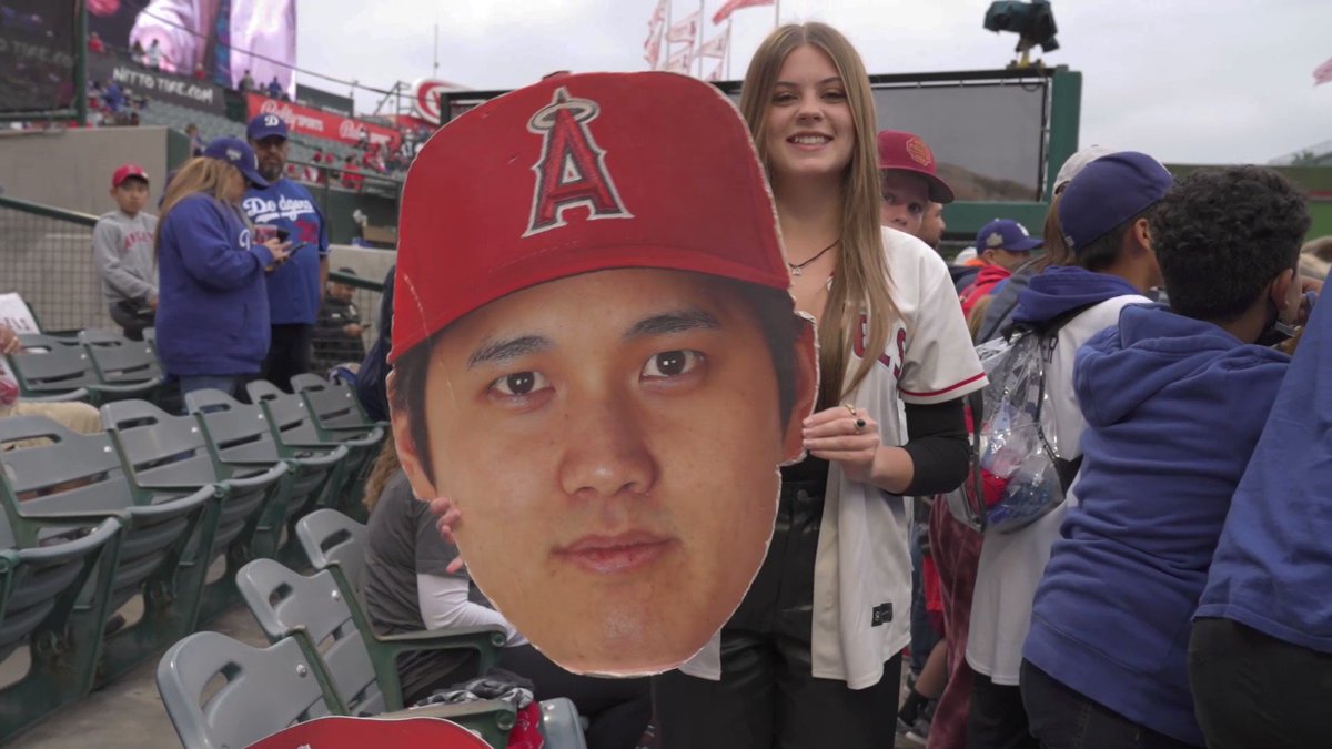 大谷翔平ファンランキングを地元局が独自選出 1位の金髪女性に大谷マニア識者 譲る The Answer