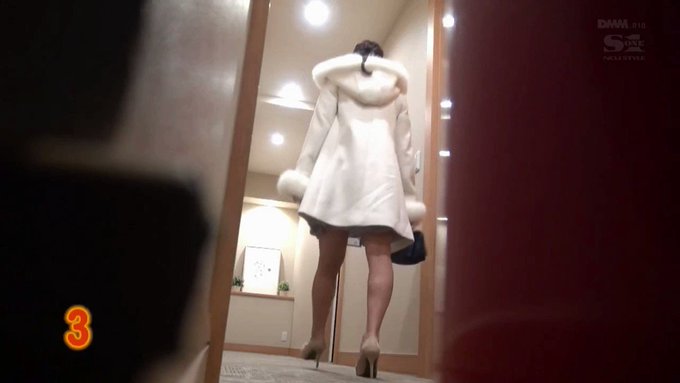 いきなり即ハメドッキリスタートです！！

元４８グループ所属の国民的アイドルのあの子がいきなりハメられちゃいます
初めは驚いているものの気づけばアソコがグチョグチョ
通行人に見られるハプニングもありながらホテルで堂々とセック〇しちゃいます
アイドルちゃんはお掃除ぺろぺろもお上手ですね https://t.co/FS3Isoaxp5