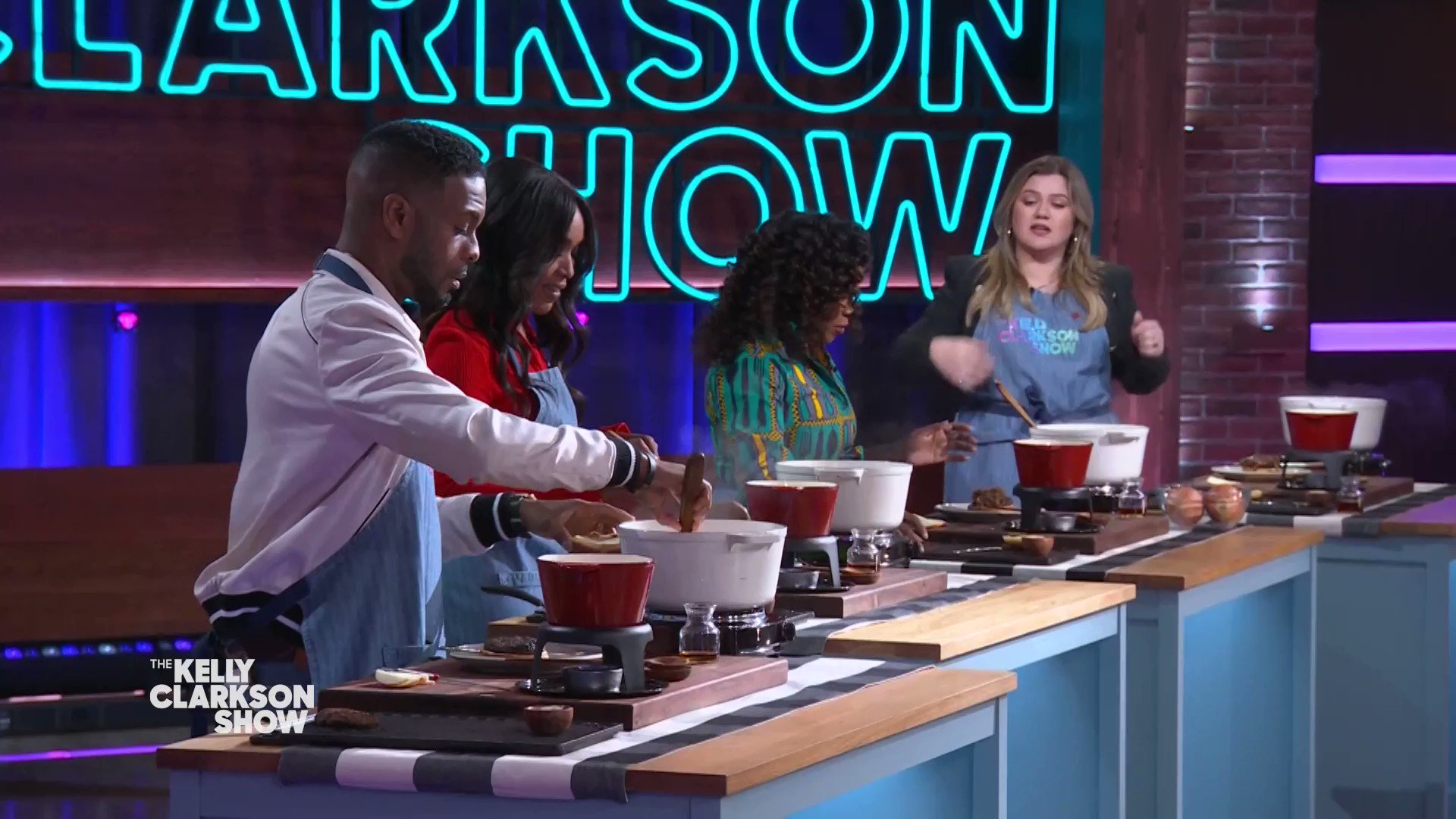 The Kelly Clarkson Show on Twitter "We're making a GOOD BURGER today