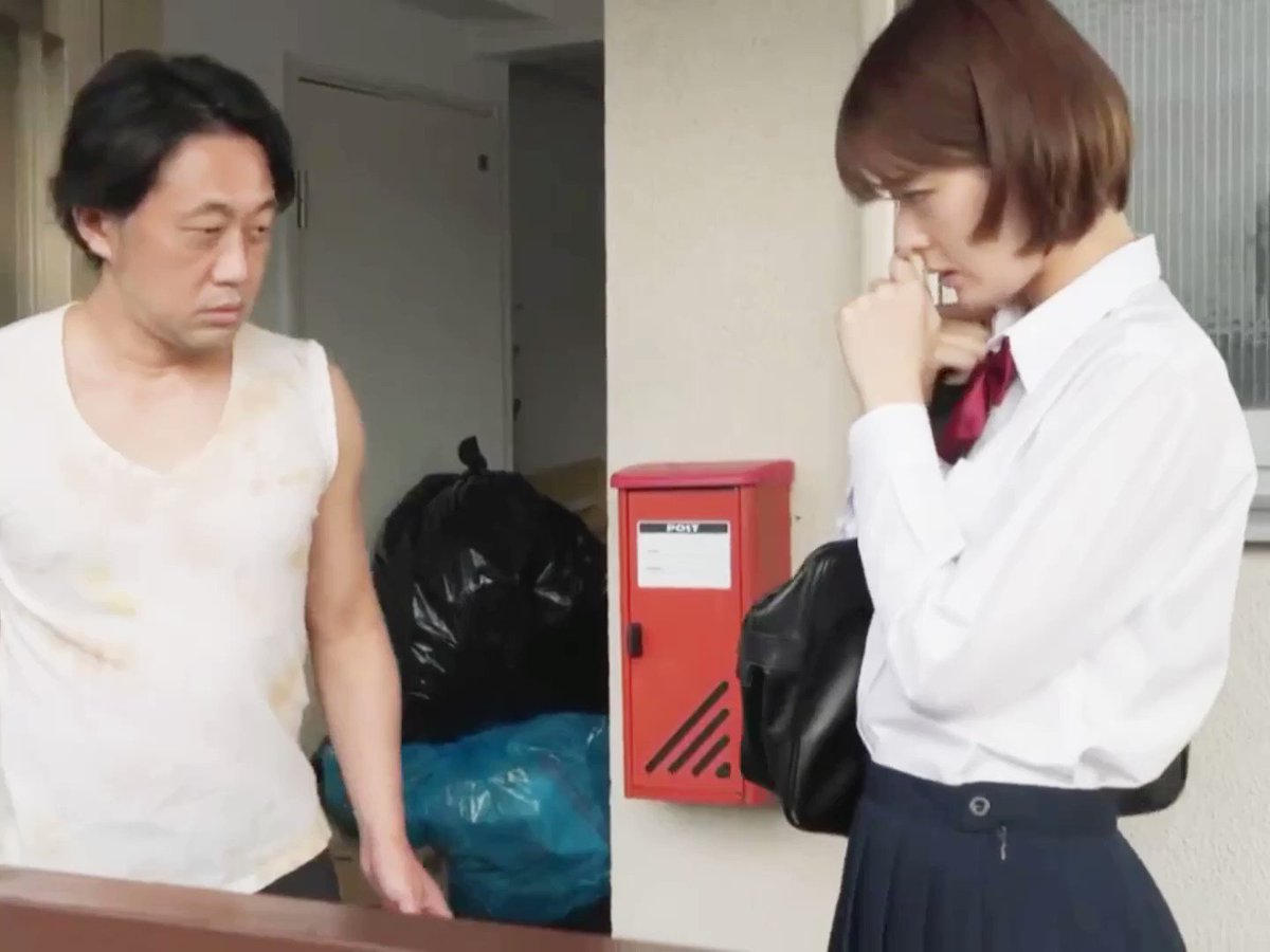 月乃ルナ 隣人のゴミ部屋で異臭中年おやじに抜かずの連撃中出し50発で孕まされた制服女子の末路…