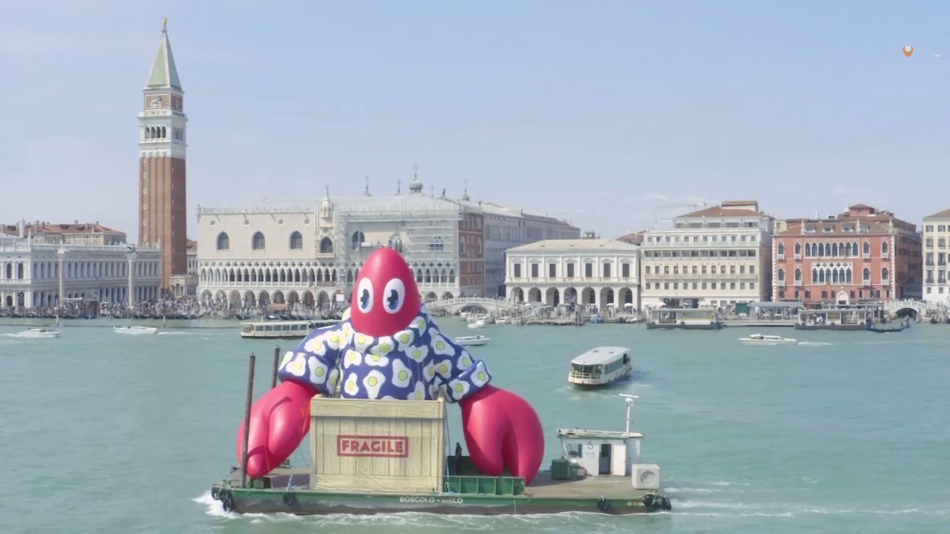 Reuters on Twitter: “An inflatable lobster sails down Venice’s Giudecca