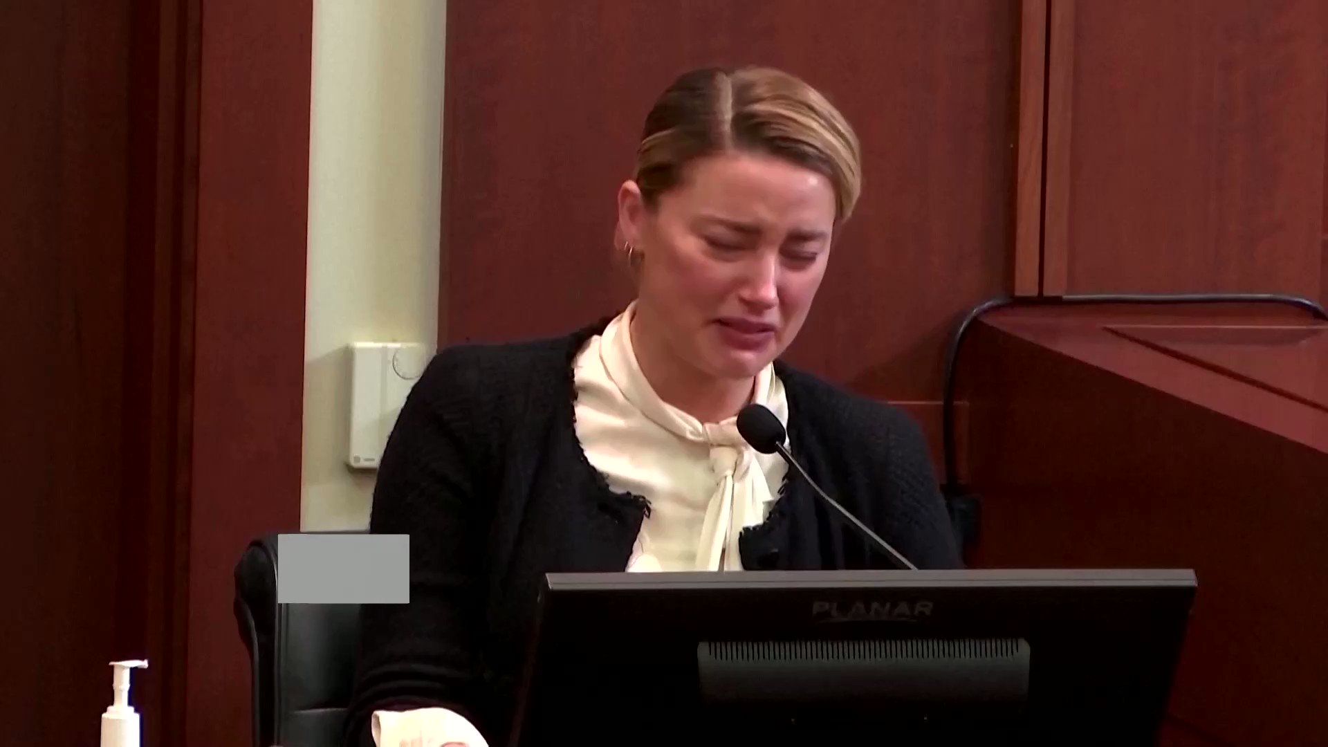 Reuters on Twitter "WARNING GRAPHIC CONTENT Amber Heard broke down