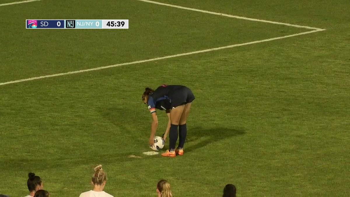 We have liftoff 🚀

@alexmorgan13 hits a rocket from the penalty spot to open the scoring!

@sandiegowavefc | #WaveFC