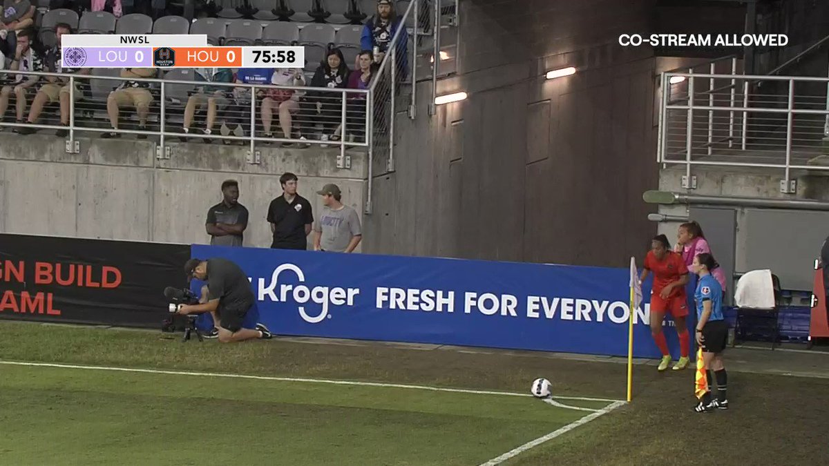 A heads up play from @nichelleprince7 🧠

The @HoustonDash go ahead!

#LOUvHOU | #HoldItDown