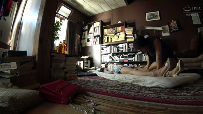 睡眠中の美女にやりたい放題しちゃいます！
生活感丸出しで肌感とかがめちゃくちゃエロいです！

パンツずらしての挿入...
気持ち良さそう... https://t.co/181iiL3vAt