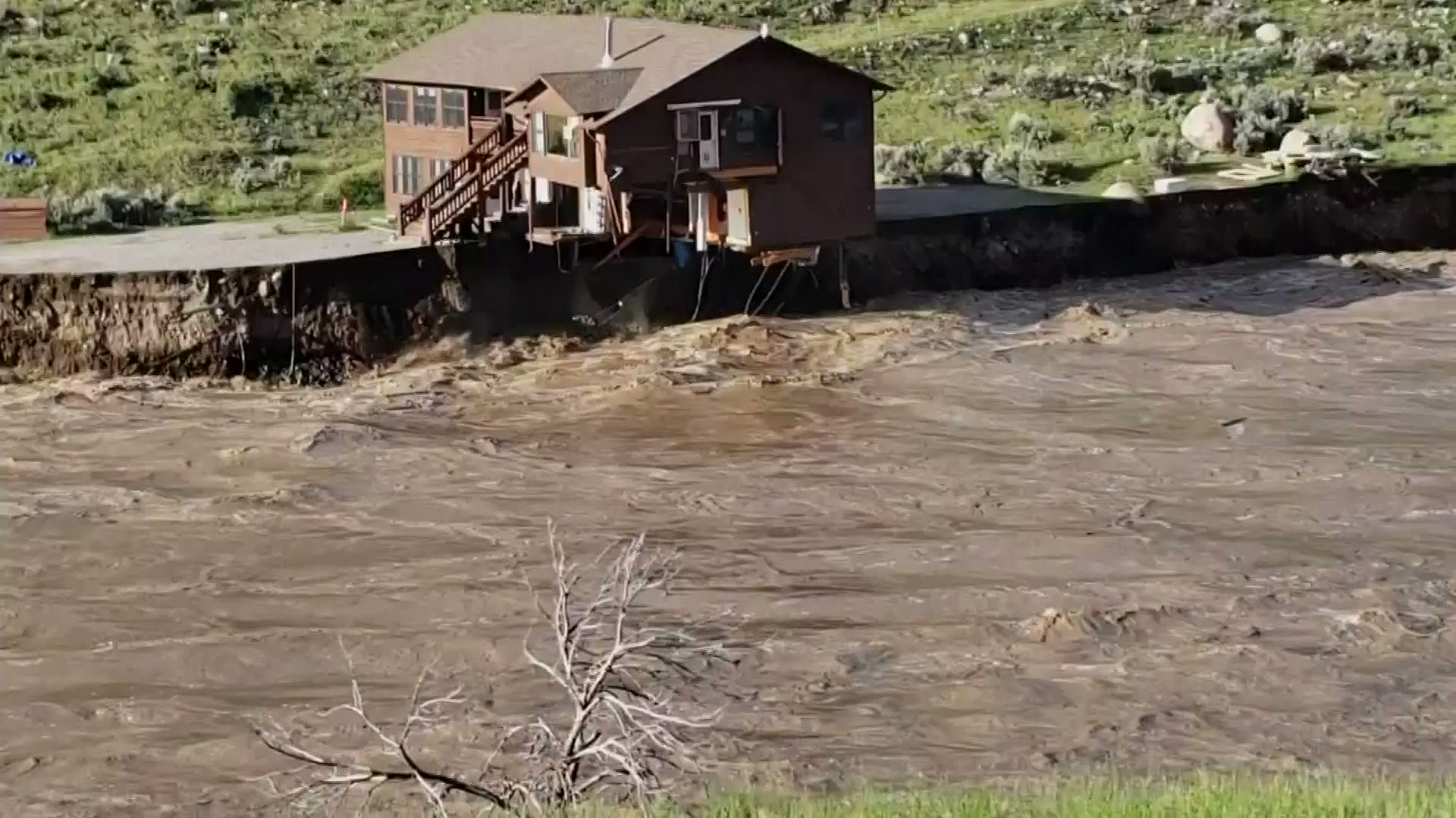 The Associated Press on Twitter "Video near Yellowstone National Park