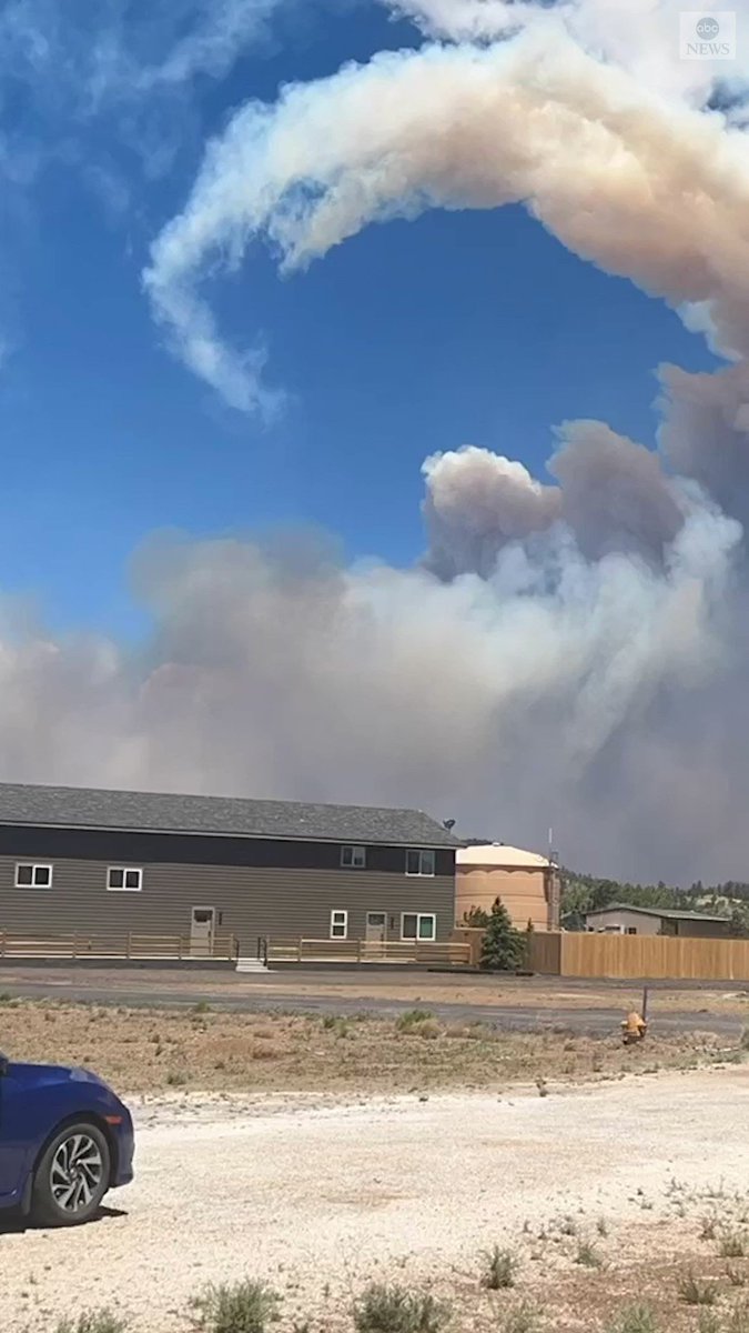 Timelapse video shows wildfire smoke swirling over Flagstaff, Arizona
