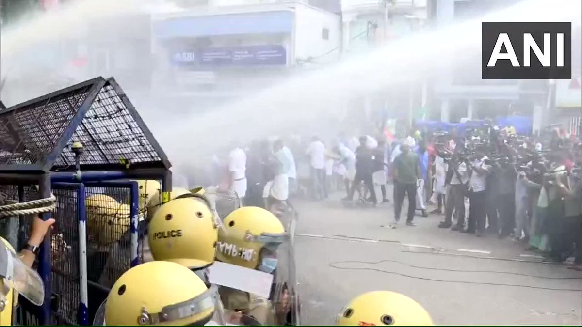 #WATCH |  Police use water cannons to disperse Youth Congress workers who are pr…