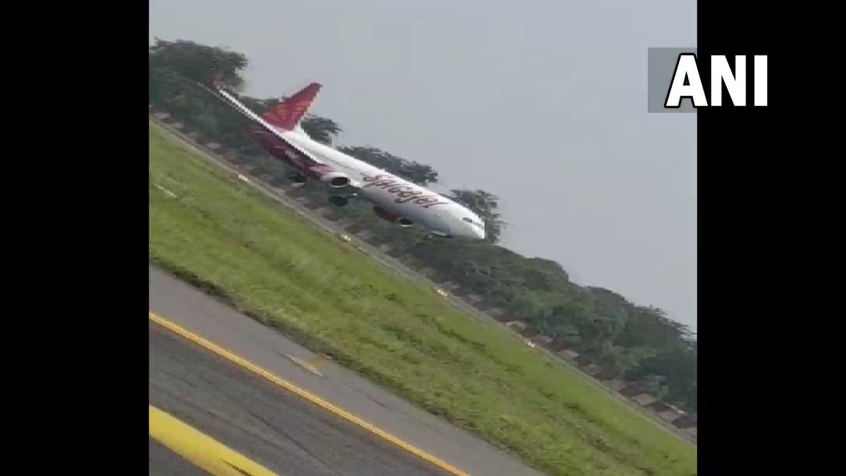 Delhi-bound SpiceJet plane returns to Patna after sparks from engine, passengers  safe - The Netional News