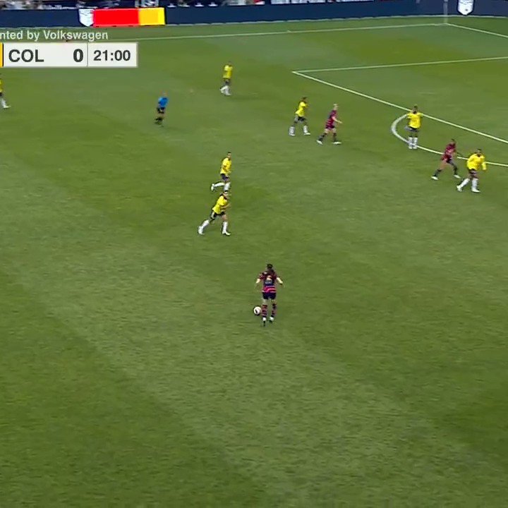 Here's how the #USWNT took the lead, with build-up by Sofia Huerta! 

#USAvCOL | 1-0