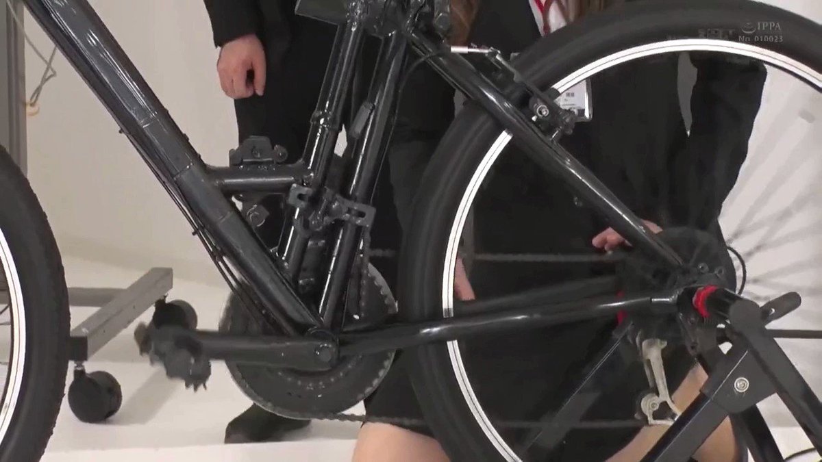 華井理恵 SOD女子社員 2穴交互挿入アクメ自転車がイクッ！ 自ら発表会で実験台となりイキまくった、宣伝部女子社員
