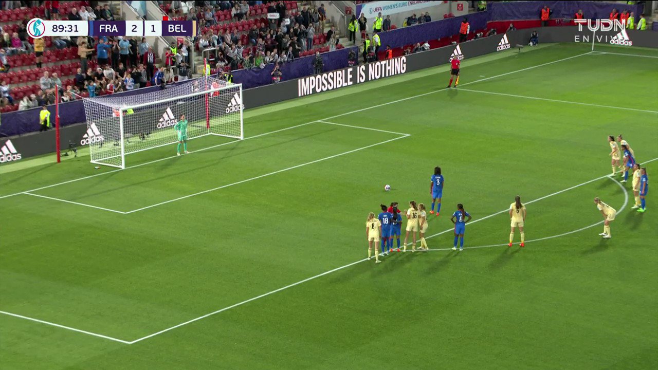 ¡No puede ser!😱😱😱

Renard falló dos veces de forma increíble. ¡La primera la atajó Evrard y después se equivoca sola frente al arco. ¡Tristísimo! 

🇫🇷Francia 2-1  Bélgica 🇧🇪
EN VIVO 🔴  #VeranoDeCampeonas”