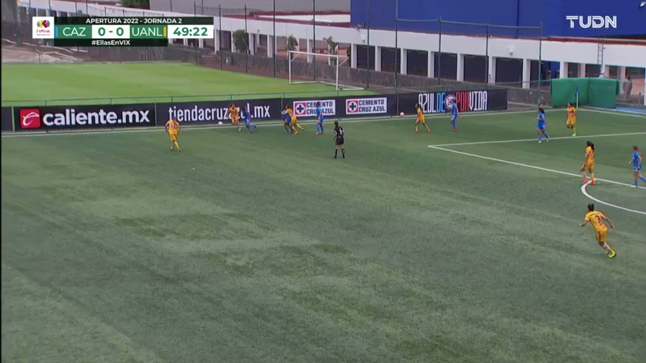📹#NoTeLoPierdas 

¡¡¡ATAJADA!!! 

Con gran jugada por la banda de las Celestes, Ceci Santiago impidió que el balón entrara a sus redes con esta intervención.🧤

 #VamosPorEllas👊🏼”