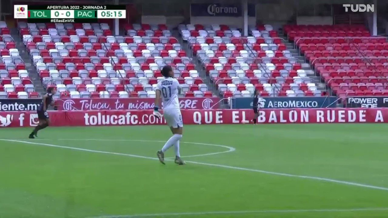📼 Min' 5 - Primer gol en el Nemesio Diez, por obra de Karla Nieto.

La forma de puntear el esférico 🤌🏼

#VamosPorEllas👊🏼”