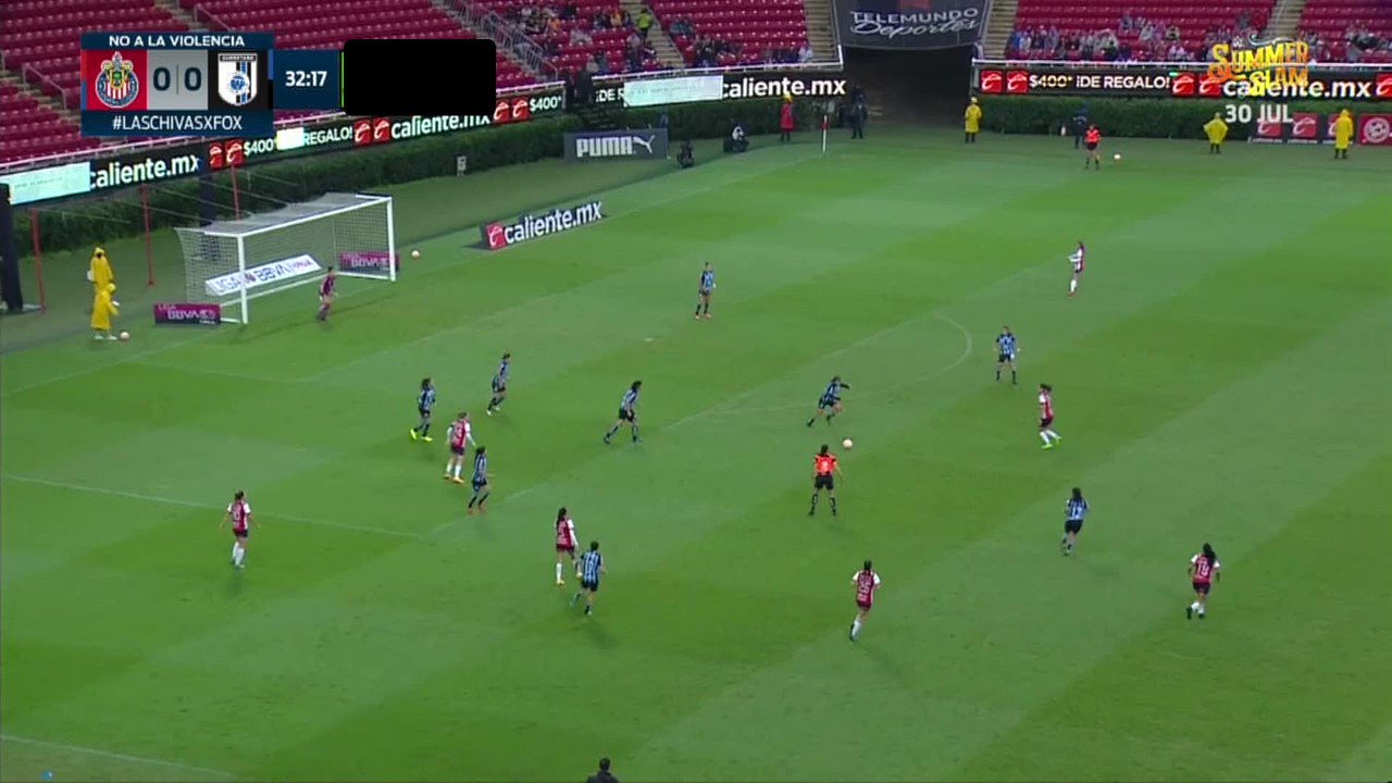 📹#NoTeLoPierdas 

¡¡G⚽⚽⚽L!!! 

Entre espacios, así anotó el primero de la noche en el Akron, ‘Licha’ Cervantes. 🥵

#VamosPorEllas👊🏼”