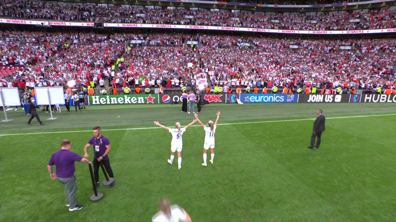 🎵 ¡SE DESATA LA LOCURA EN WEMBLEY! 🏟 🎶

🏴󠁧󠁢󠁥󠁮󠁧󠁿🎶 Sweet Caroline
Good times never seemed so good
I've been inclined
To believe they never would 🎵

🏴󠁧󠁢󠁥󠁮󠁧󠁿 2 - 1  🇩🇪

🔴 EN VIVO
📺 TUDN
🔗👉🏻 | #WEURO2022”