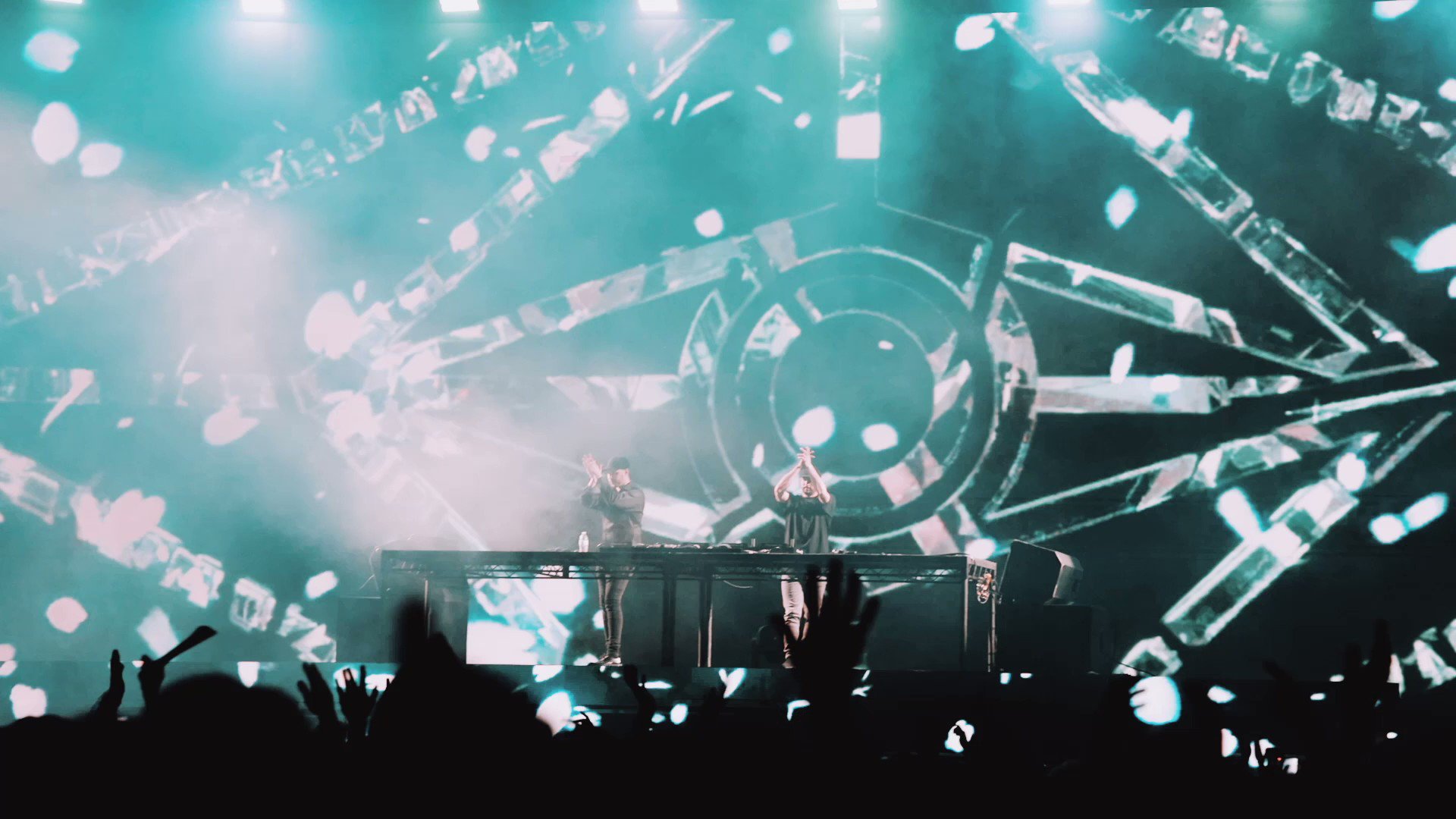 Dancing Astronaut (dancingastro) / Twitter