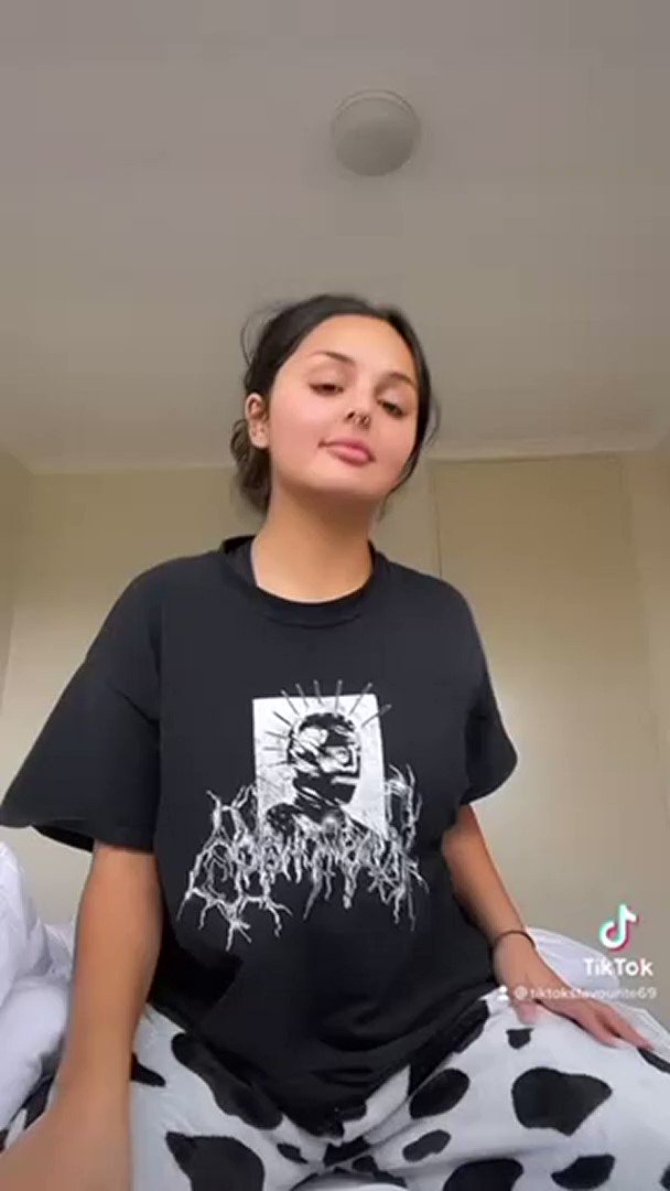 T i t s on Twitter "Credit babyfacedhoe"