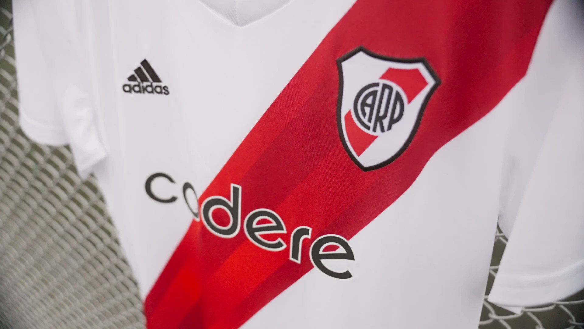 Descuento adidas somos clearance river