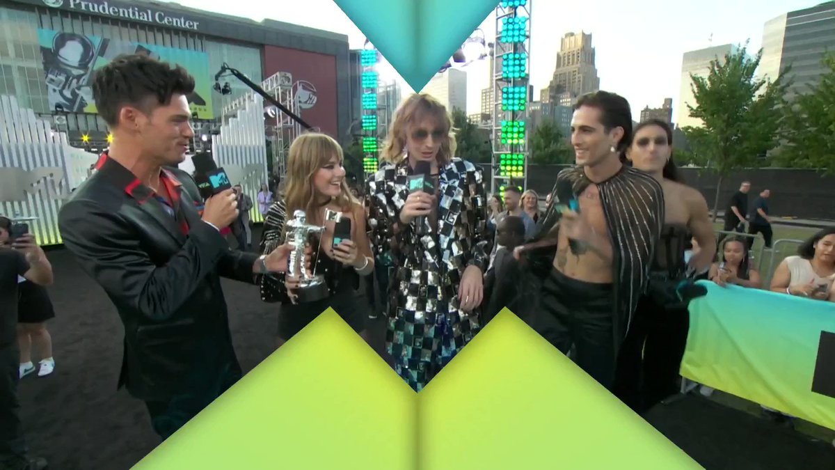 Måneskin Esp ™ 🇪🇸🇮🇹 on Twitter "RT vmas Aaaand the moonperson for