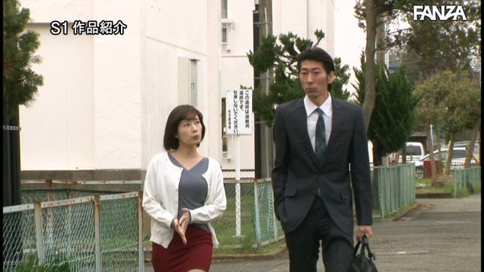 俺たちのいいなり巨乳団地妻 正義感ぶってムカつくからえっろい肉体を輪●して黙らせた話。 奥田咲 https://t.co/AVoAJAo6eM