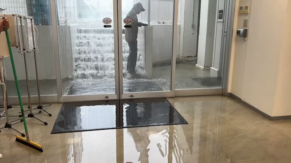 え ナニコレ やばい J1磐田の本拠スタジアムが大雨で浸水被害 水一面のロッカールームに驚き なんじゃこりゃ フットボールゾーン 2