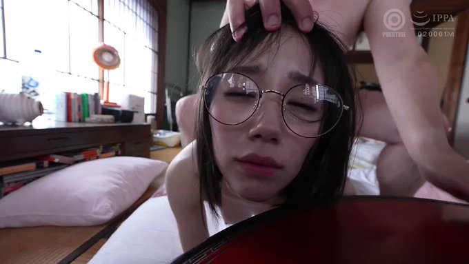 メガネ女子になった涼森れむちゃんの頭を鷲掴みにしてオマンコずこずこしちゃうでござる。 https://t.co/PUNWPk0HYm