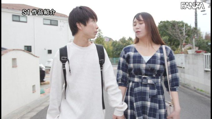 すぐそばに彼女がいるのに色気ムンムンで密着誘惑してくるささやき淫語お姉さん 七ツ森りり https://t.co/EybdFoyHBz