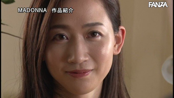 汗ほとばしる人妻の圧倒的な腰振りで、僕は一度も腰を動かさずに中出ししてしまった。 水戸かな https://t.co/zTuIu4sWoF