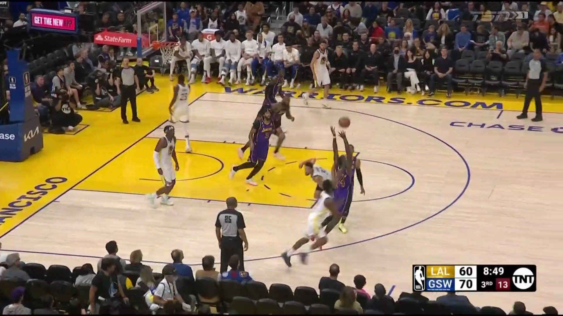 TSN on Twitter "LEBRON JAMES THROWS IT DOWN! https//t.co/X4NPEbalp9