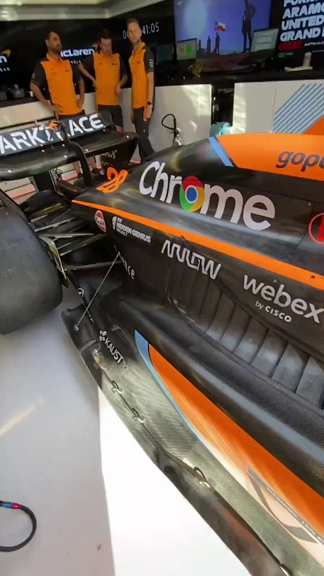 [情報]McLaren試導入車身用跑馬燈跑贊助商標誌