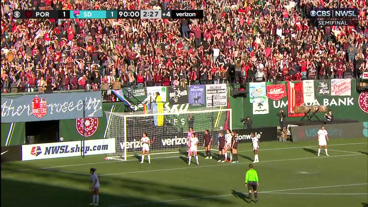 CRYSTAL DUNN AND THE CROWD GOES WILD!!

@Cdunn19 | @ThornsFC”