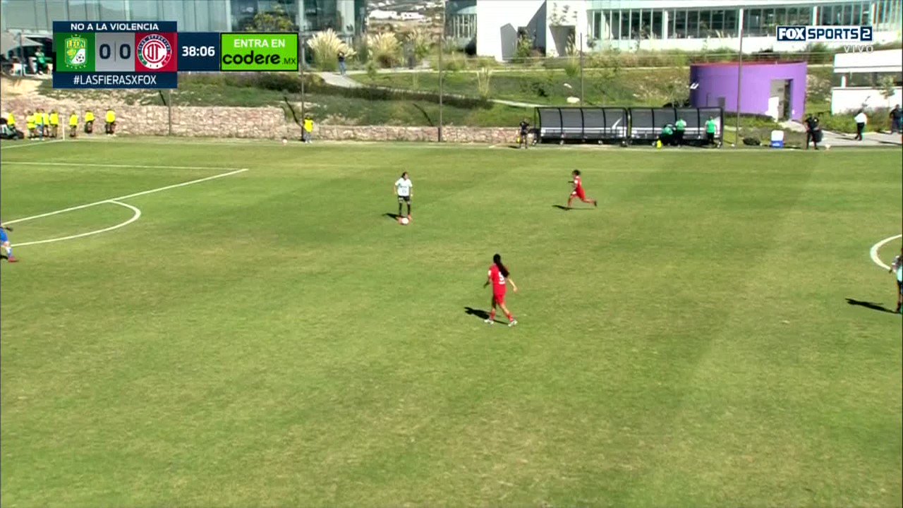 ¡¡¡G⚽⚽⚽L!!!

Brenda Woch comenzaba la 😈Diablura en La Esmeralda. 
De esta manera abrió el marcador:

#VamosPorEllas👊🏼 | 📹#NoTeLoPierdas”