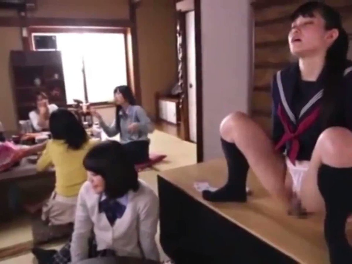 壁！机！椅子！から飛び出る生チ●ポが昔懐かしい実家 「お正月だよ！しゃぶりながら」…さらにハメながら！！ ‘8年ぶりの帰郷、久々に触れた家族の優しさに心を打たれる’編