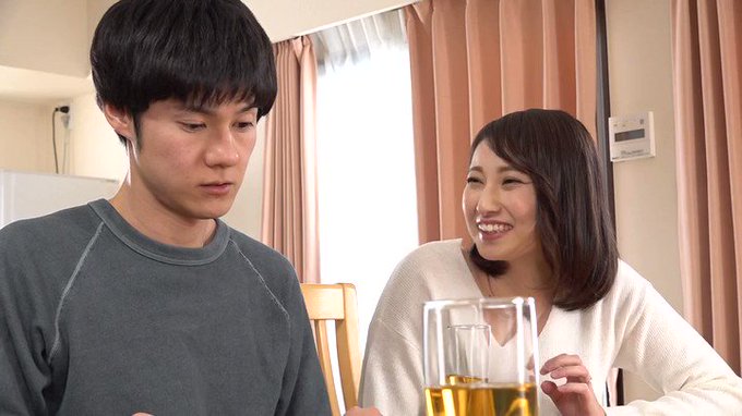 ■unfinished他30％OFF■
隣の美人妻に童貞なのがバレて朝まで何度… https://t.co/47vQ1DzJMQ
