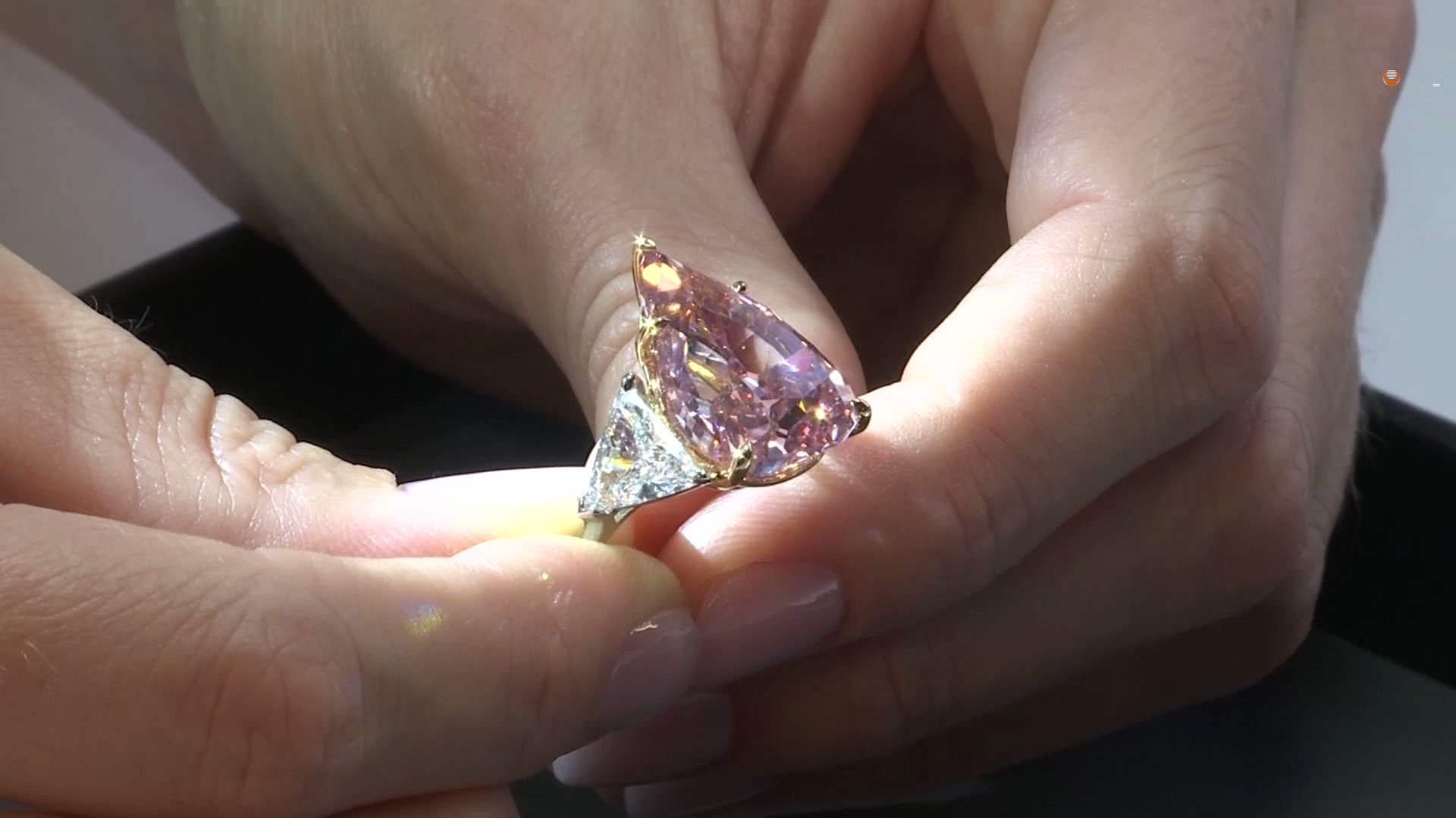reuters-on-twitter-the-largest-pear-shaped-fancy-vivid-pink-diamond
