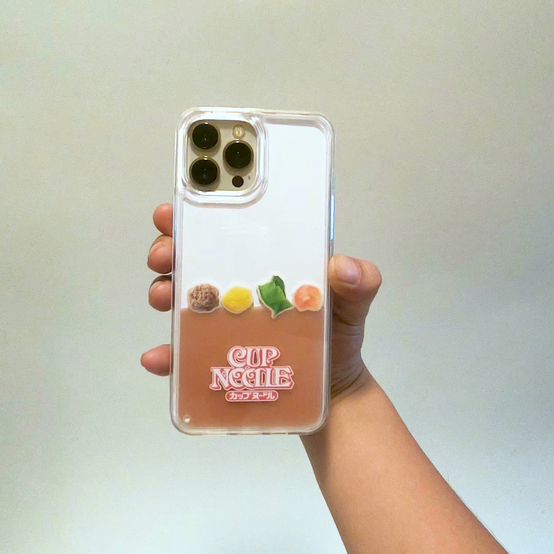 カップヌードル公式さん 商品化前提のスマホケースを作った 可愛いけど 使うとなるとちょっと心配 Togetter