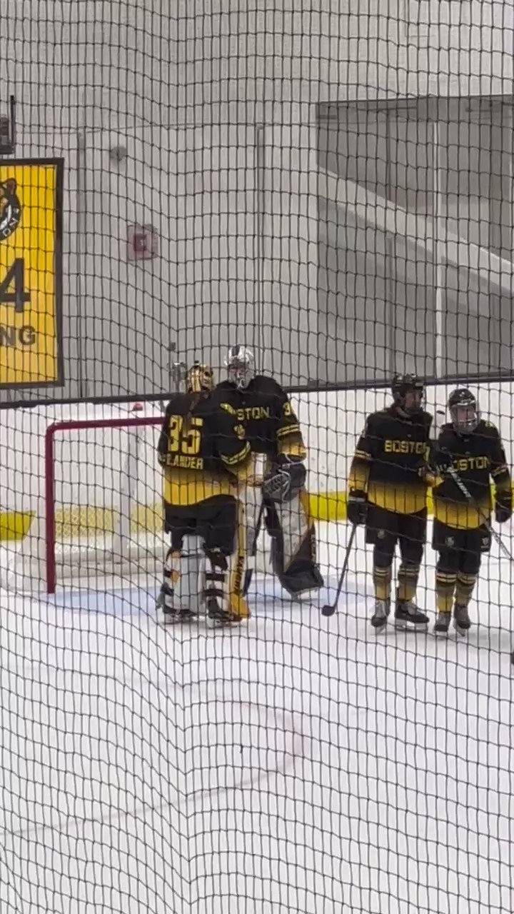 Boston Bruins on X: GOALIE GOAL GOALIE HUG.