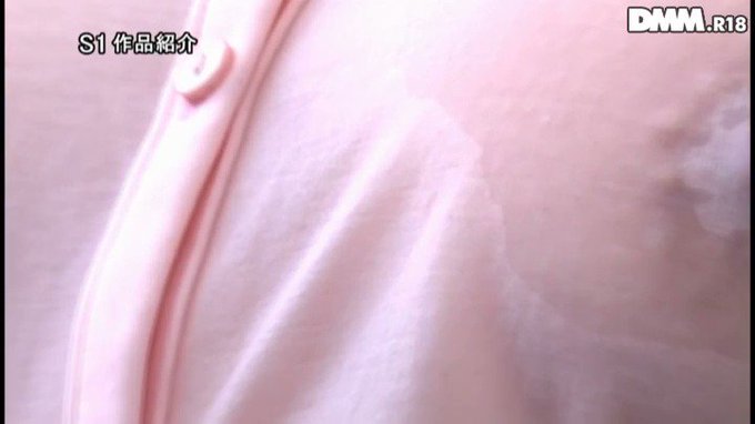 すみません、突然の雨で濡れてしまいまして… しかも、今日に限ってノーブラなんです…。 奥田咲 https://t.co/48sSkegfHs
