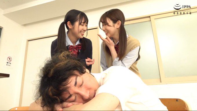 「うちらの唾液も汗もオシッコも全部欲しいでしょ？」男に体液を飲ませて喜ぶW痴女子校生 加賀美さら 市川愛茉 https://t.co/M58bcgkxLJ