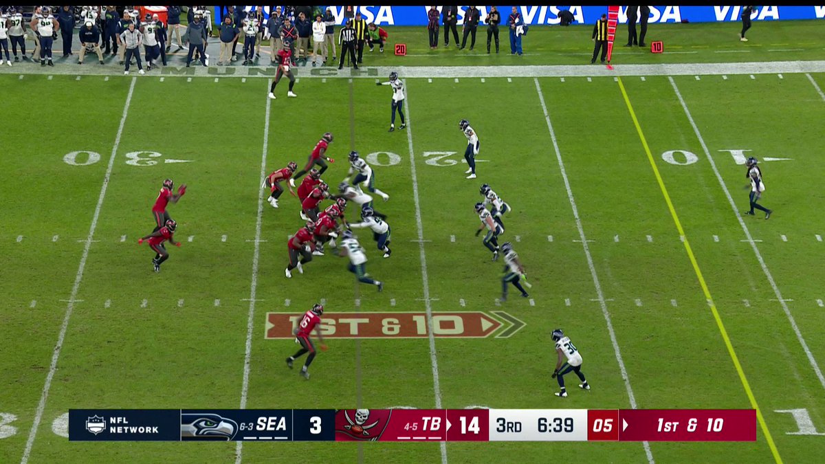 RT @itsnotashlie: Byron Leftwich should have been fired for this playcall ALONE https://t.co/A8g6JdjlKa