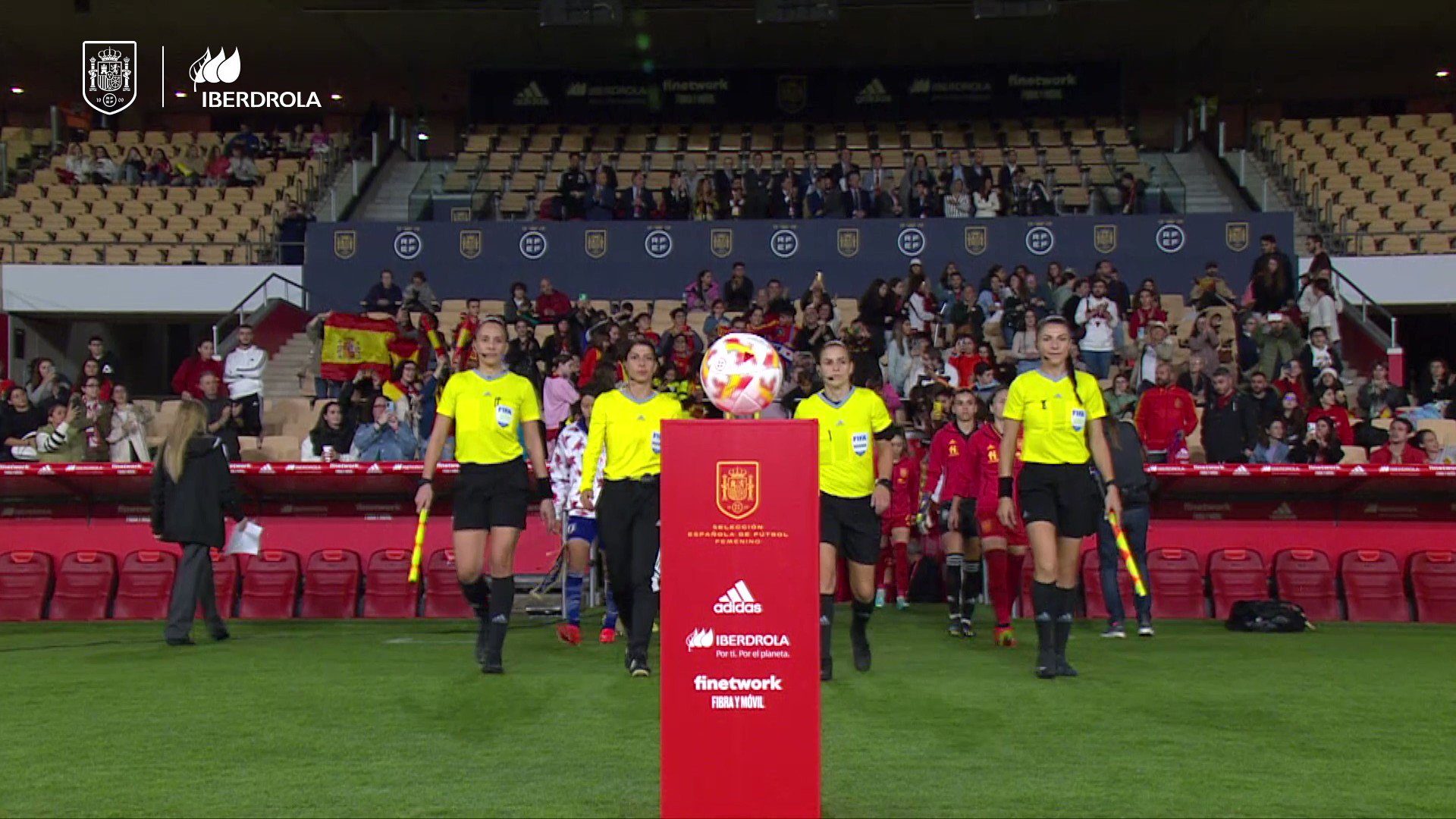 📹 𝗥𝗘𝗦𝗨𝗠𝗘𝗡 I España cierra el año con una meritoria victoria ante Japón en Sevilla (1-0).

💥 @AFerrer_10 marcó en La Cartuja el único tanto del encuentro.

🇪🇸🆚🇯🇵

#JugarLucharYGanar”