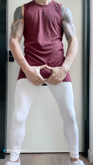 Played with a HUGE dildo ?

RT if you would love to see the full video! https://t.co/OxkQM5A1BH