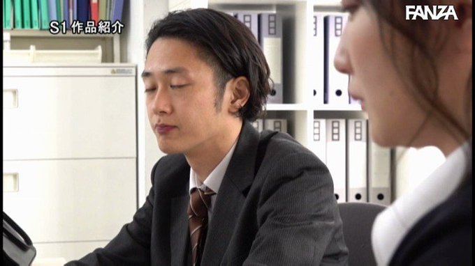 酔って目を覚ますと憧れのJカップ女上司とラブホで二人きり。そのまま朝まで全裸の二次会、三次会。 鷲尾めい https://t.co/ErkFuaPoD5