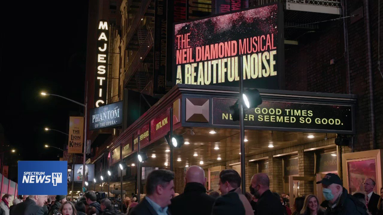 Spectrum News NY1 on Twitter: "Theatergoers got a special surprise last  night when Neil Diamond himself led the cast and audience of “A Beautiful  Noise: the Neil Diamond Musical” in a sing-along