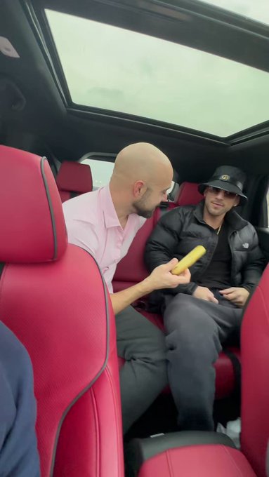 “Have you seen my banana trick?” @Romantoddnyc this morning on our way to the airport

Thanks @loganaarons