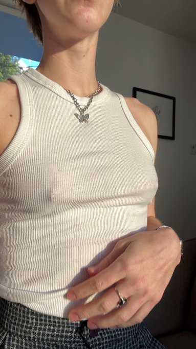 do you like my necklace? https://t.co/Mt4D3zwqeE