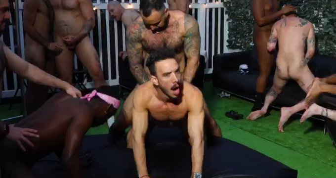 East Coast Orgy 

https://t.co/l0BP5jHGwl 

https://t.co/oaZ58ztOYR 

? @frocktheworld https://t.co/
